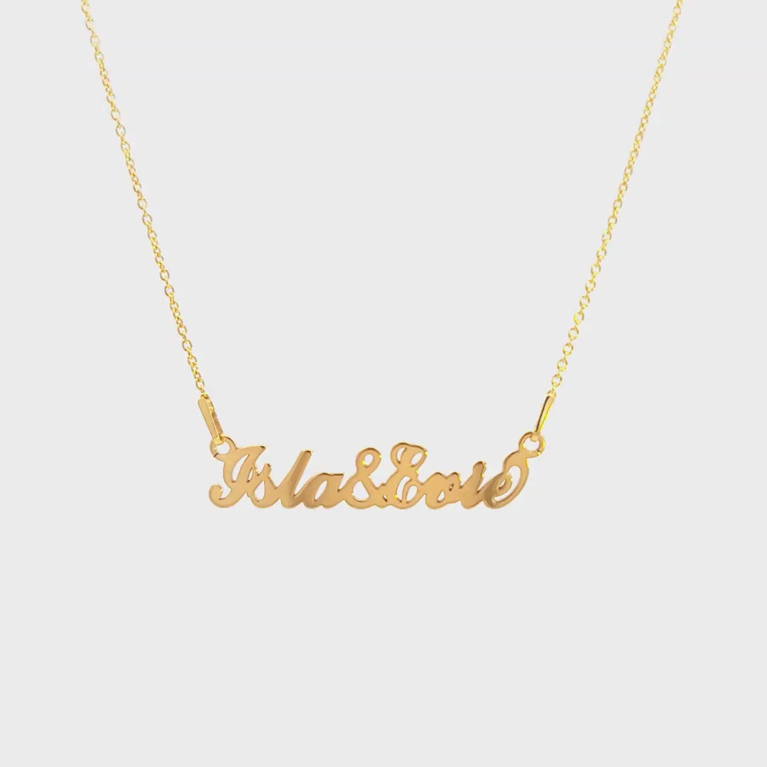 Video showcasing the 360-degree view of the personalised double name necklace in 24k gold plating, highlighting its details and customisation options.